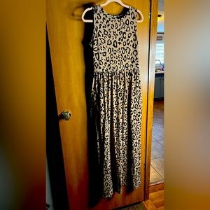 EUC ANIMAL BRINT MAXI DRESS
